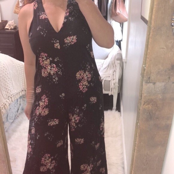 Somedays lovin size medium black floral boho pantsuit jumper - Picture 1 of 10